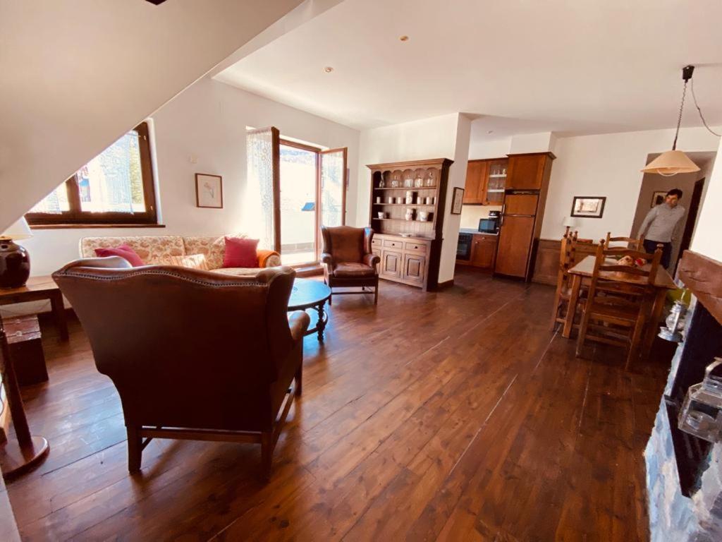 Apartamentos Linsoles Eriste Εξωτερικό φωτογραφία